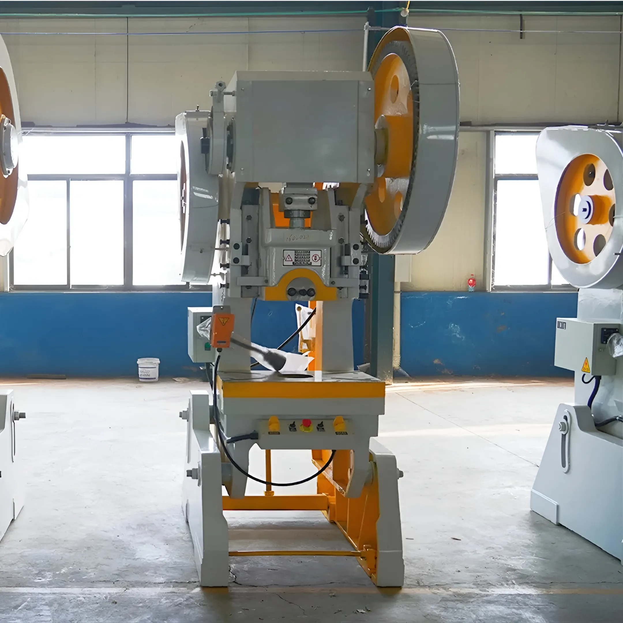 Máy dập cơ khí cho nội thất ô tô
